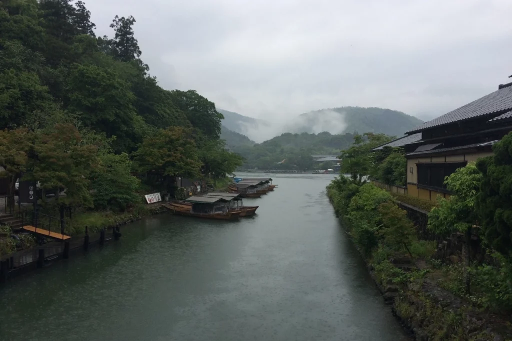 arashiyama fiume con barche