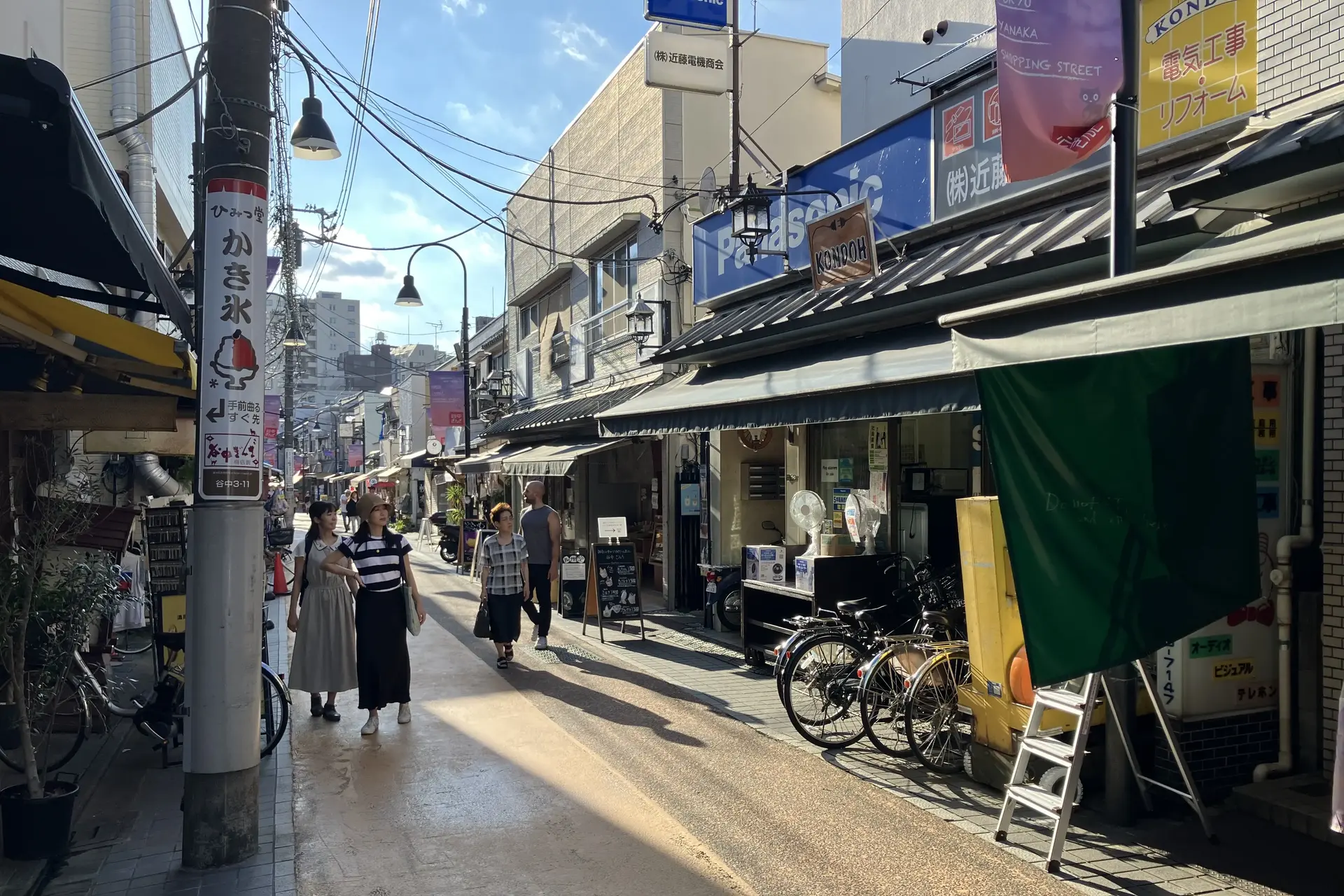 strada del distretto di Yanaka a Tokyo